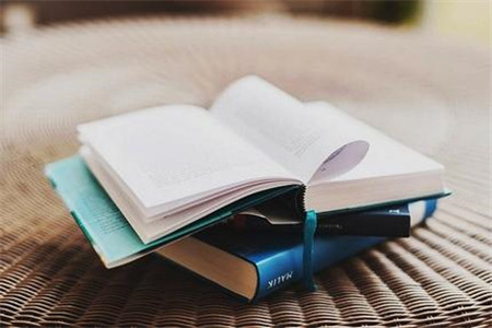 报考上海教师资格证有年龄限制吗？