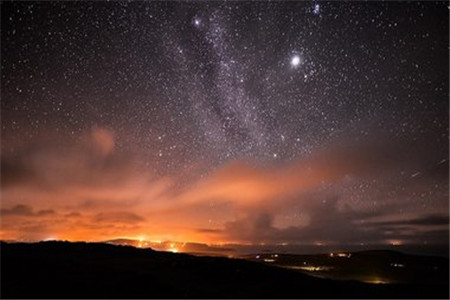 2020年上海教师资格面试：小学美术《装饰小瓶罐》答辩题目及解析
